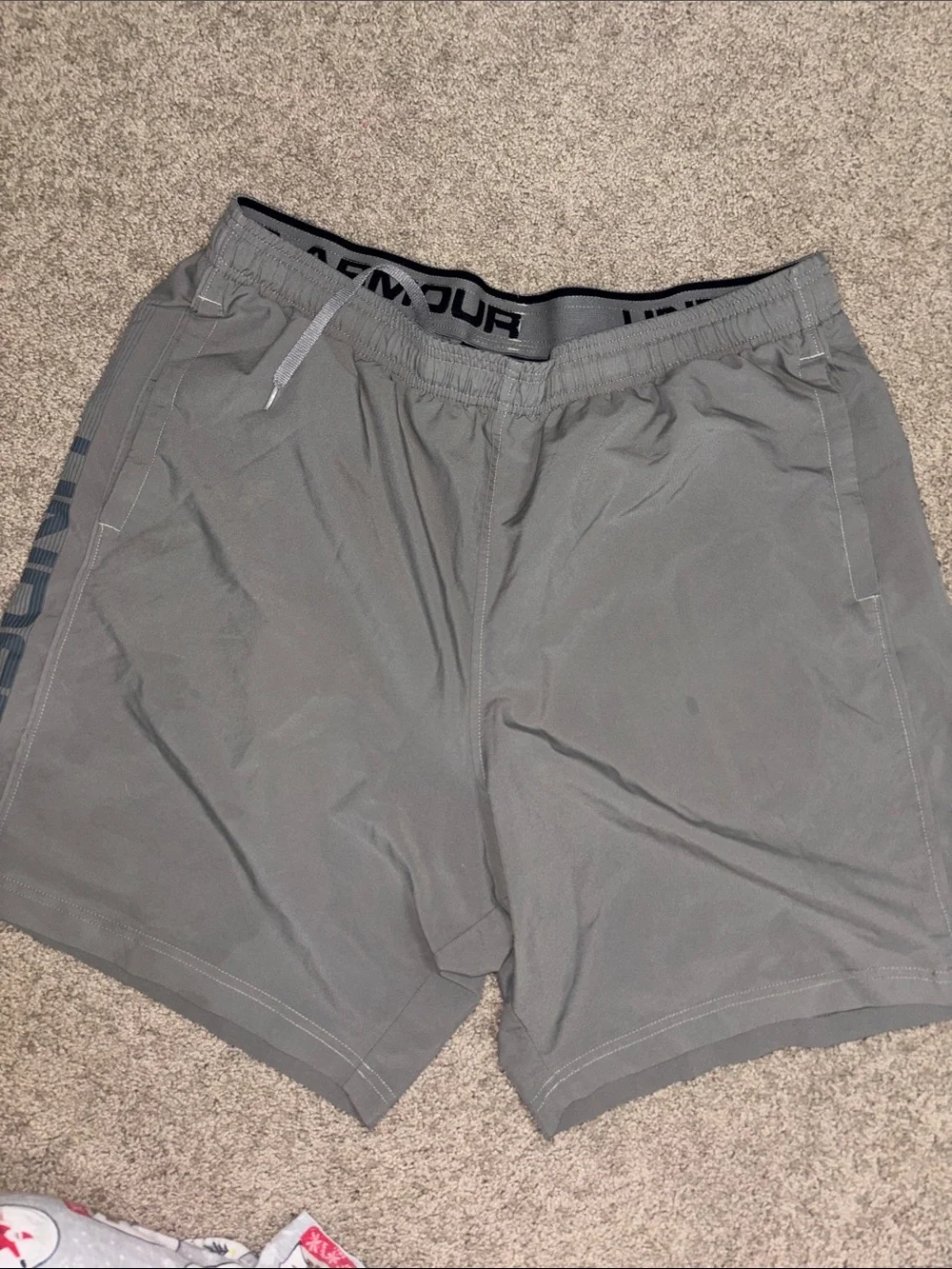 Under Armour Men’s Gray Athletic Training Shorts with Side Logo men’s extra larg
